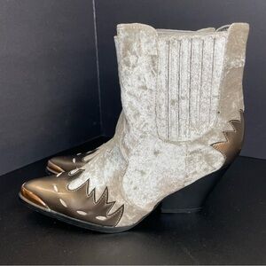 Cape‎ Robbin Silver and Black Ankle Boots